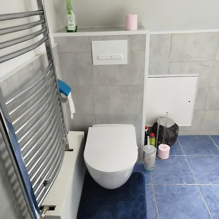 Bleue Dans Maison Avec Parking Penzion