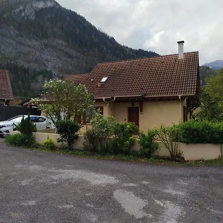 Bleue Dans Maison Avec Parking Penzion