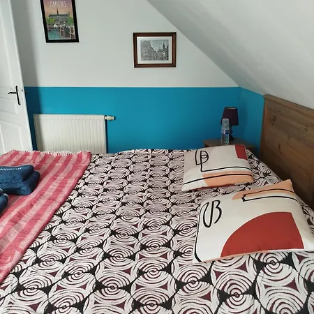 Bleue Dans Maison Avec Parking Penzion